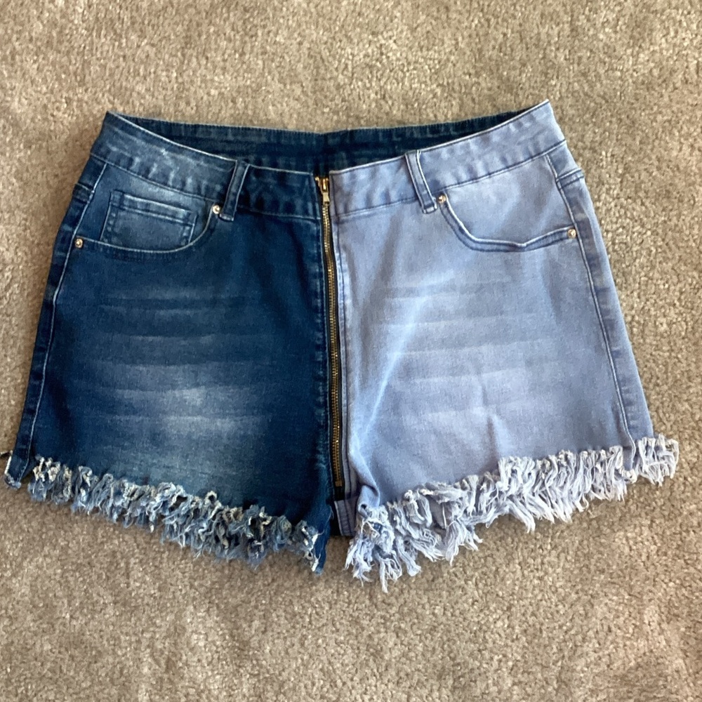 Two-Tone Frayed Hem Jean Shorts